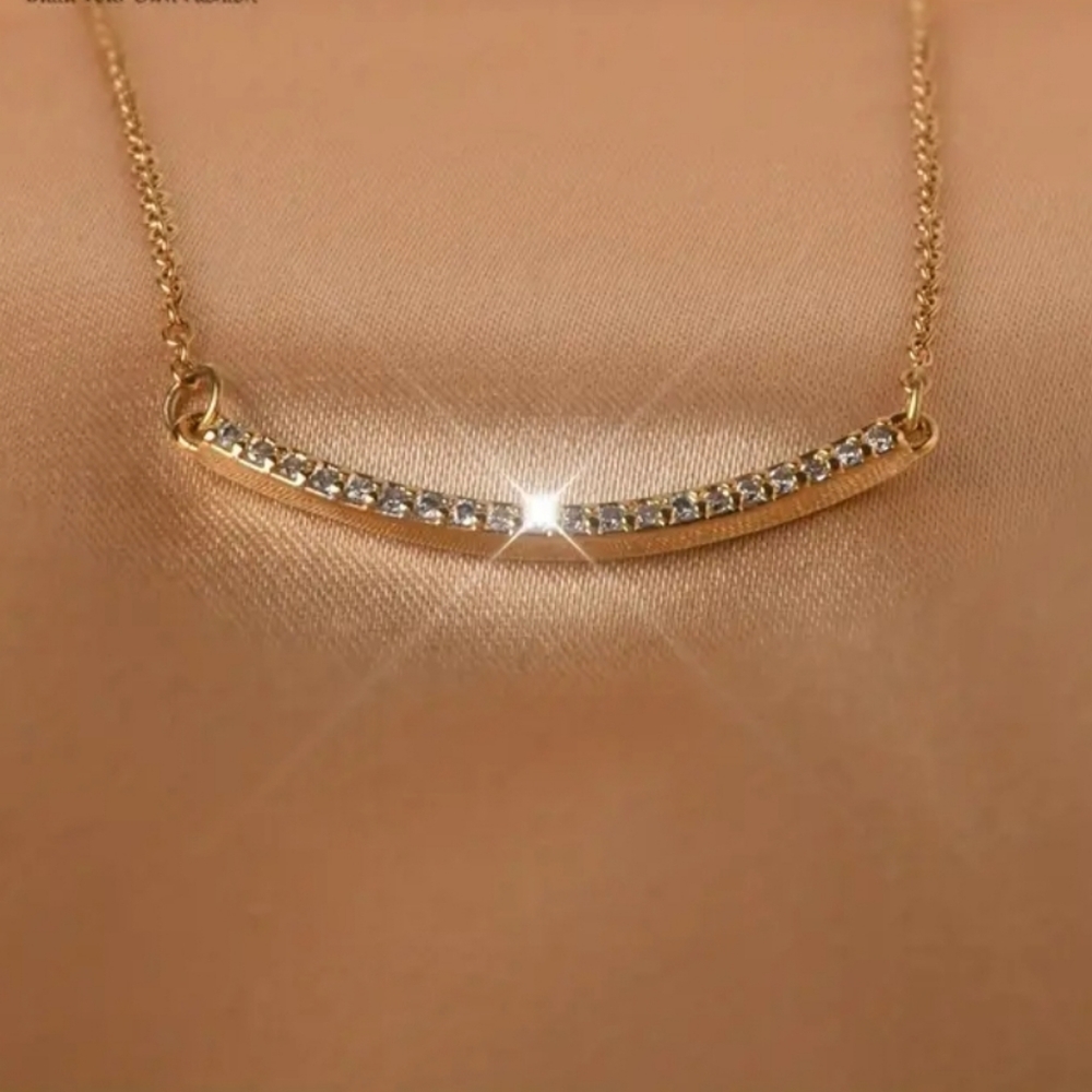 New, Curved Pendant Necklace